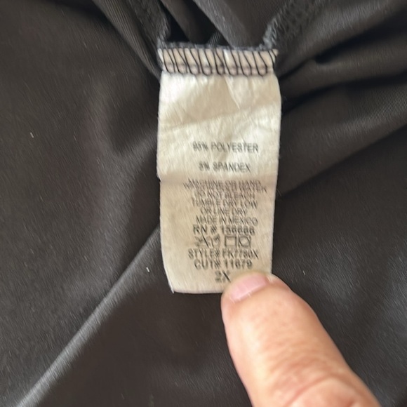 Free Kisses Plus Fearless Black and Metallic T-Shirt Sz 2X - Picture 4 of 10